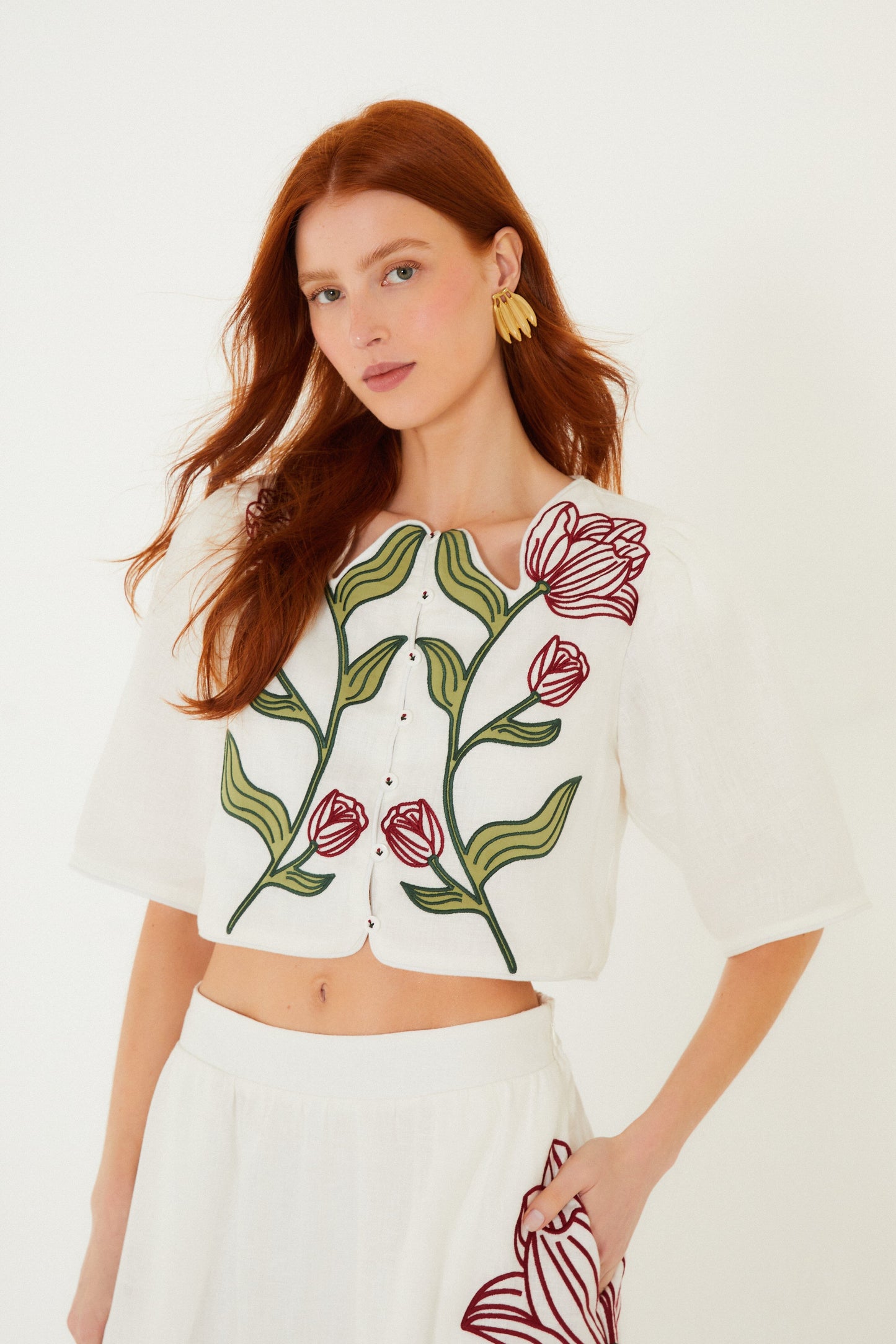 FARM Rio Shop Off-White Flower Embroidered Euroflax Premium Linen Crop Top
