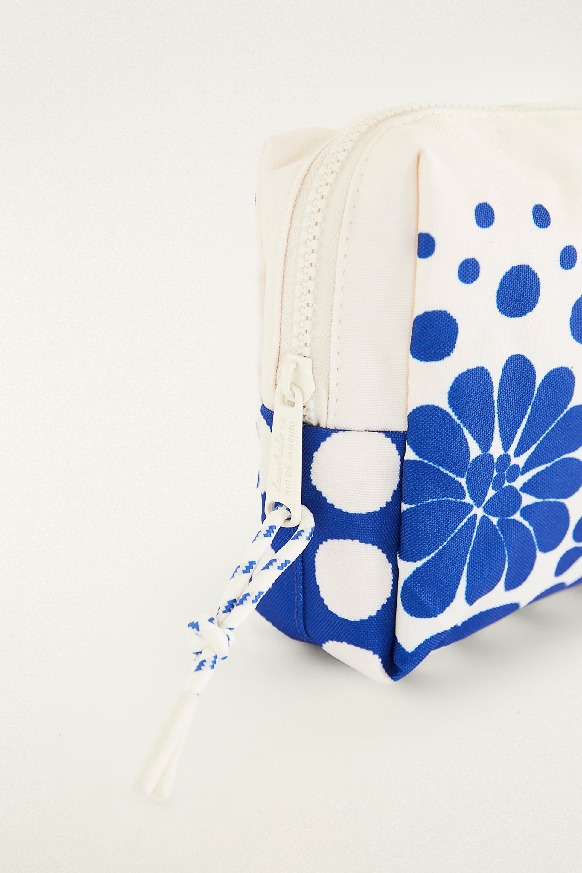 FARM Rio Shop Blue Macaw Striped Pouch Bag